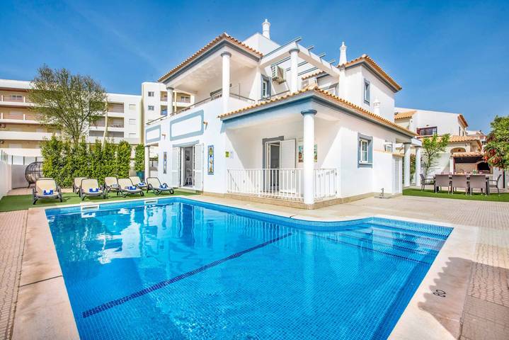 Villa für 8 Personen, mit Balkon und Terrasse in Galé