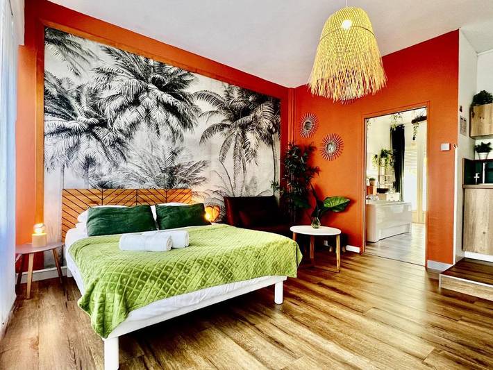Gîte pour 2 personnes, avec jardin ainsi que terrasse et jacuzzi dans Place D Armes Calais - 2