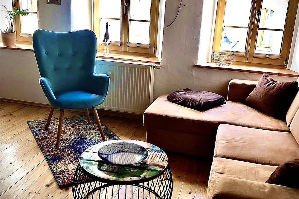 Ganze Wohnung, Unter historischer freigelegter Holzbalkendecke,Denkmalschutz in Görlitz, Oberlausitz-Niederschlesien