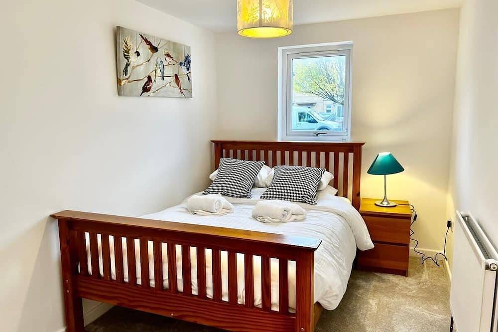 Rest on Super-King Bed under The Starry Night in Abbey Ward, Cambridge