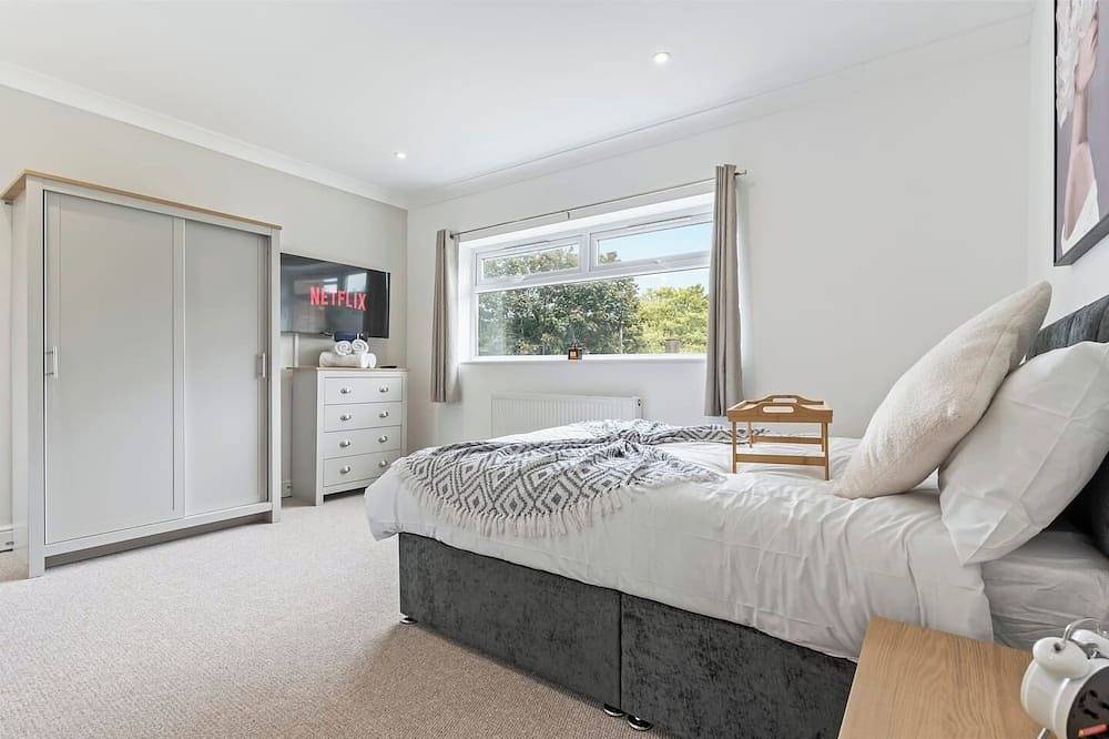 Charming House • Sleeps 9 • Pool Table • Large Garden • Driveway Parking in Malvern, Worcestershire