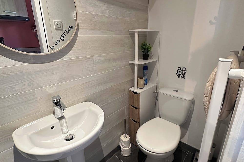 Ganze Wohnung, Cozy studio - Ploërmel city center - Wi-Fi and parking in Ploërmel, Vannes und Umgebung