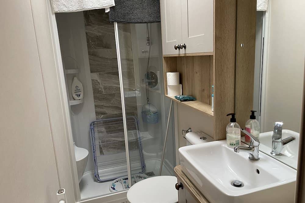 Avon Rose Stunning Dog-Friendly Caravan on Rockley Park, Poole Harbour, Dorset in Poole, Poole Harbour