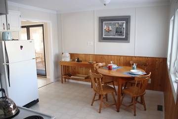 Cabin Rentals And Lodges for 4 Guests in Dunnottar, Manitoba, Picture 2