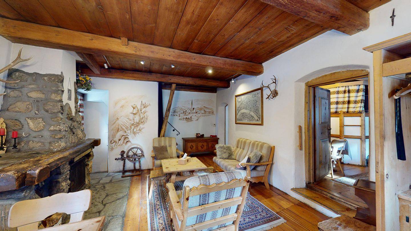 Ganze Wohnung, Apartment Seraina - Wohnung im Engadinerhaus in La Punt-Chamues-ch, Livigno Alpen