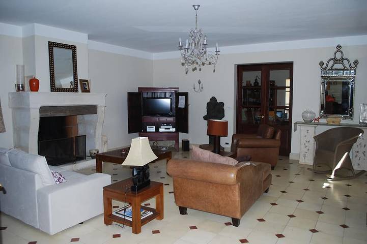 Gîte pour 8 personnes, avec jardin à Maillane - 2