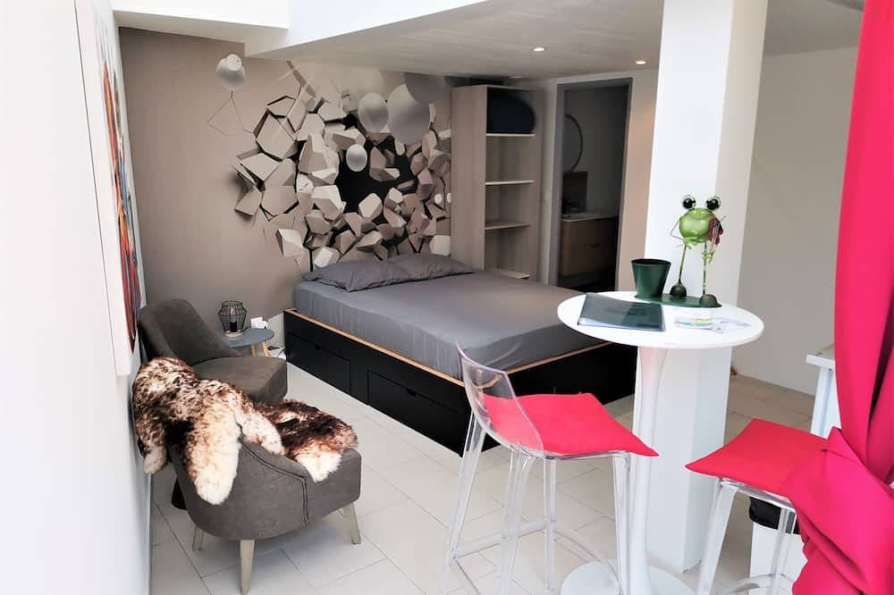 Ganze Wohnung, L'Océanite Studio 21m2   Sea view at the end of the Terrace Air conditioned in Hyeres, Parc national Port-Cros