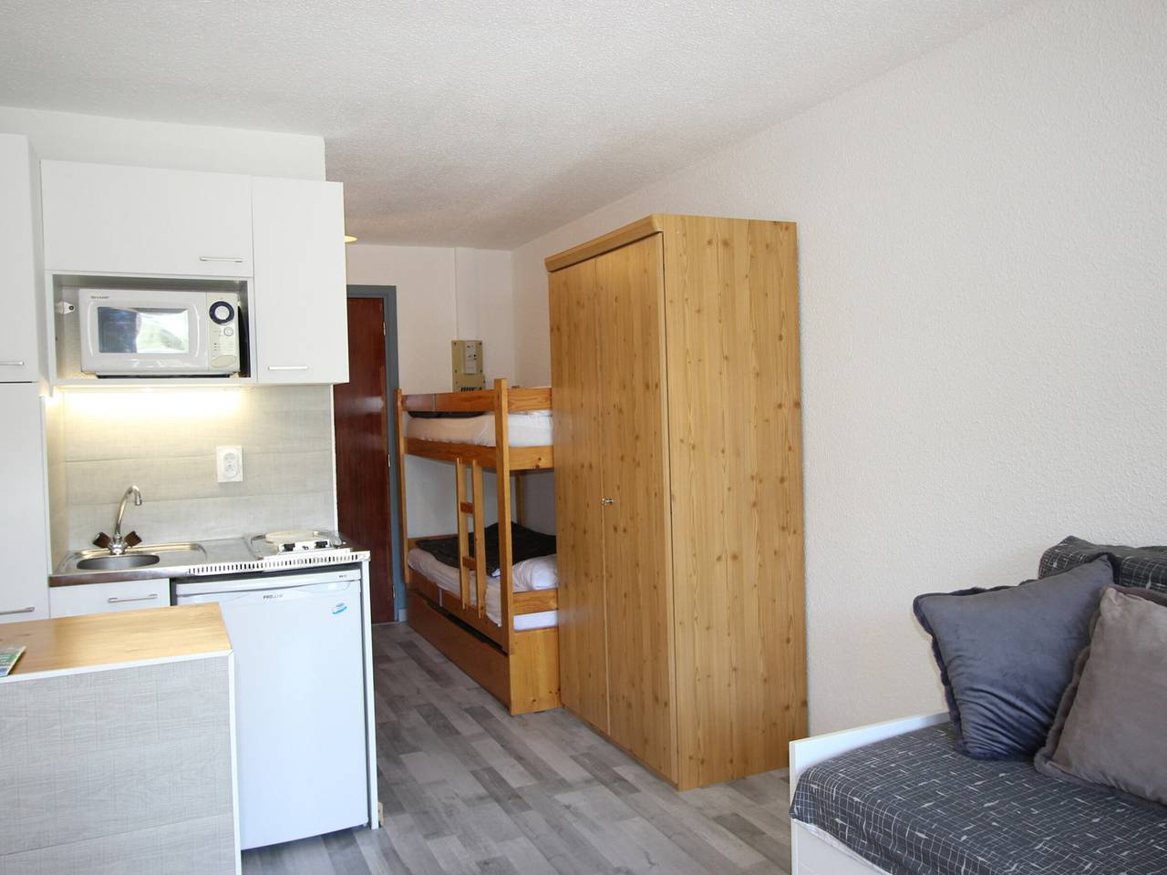 Studio entier, Studio rénové à Chamrousse, balcon, proche pistes in Chamrousse, Parc national des Écrins