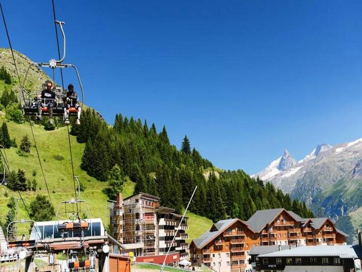 Gîte pour 8 personnes, avec sauna et piscine, adapté aux familles dans Office De Tourisme D Auris En Oisans - 4