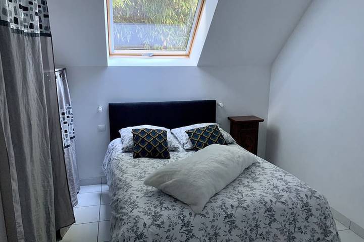 Location de vacances pour 6 personnes, avec terrasse et jardin à Plounéventer - 3