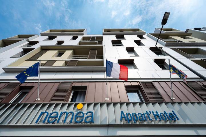 Appart’hôtel pour 2 personnes, avec piscine et vue, animaux acceptés