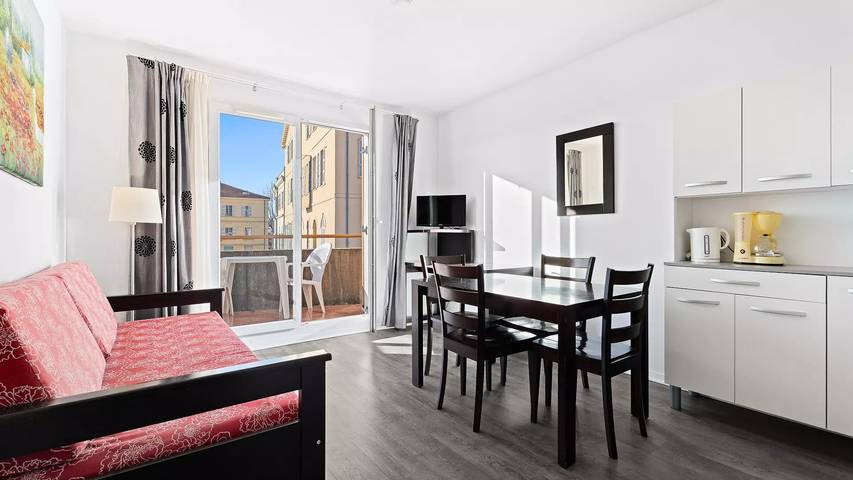 Appartement de vacances pour 4 personnes, avec piscine et balcon à Grasse