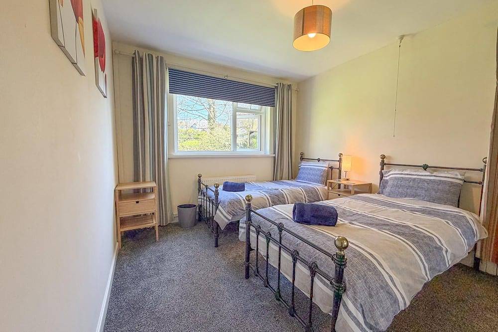 Indigo Blue - 2 Bedroom Holiday Home - Manorbier in Manorbier, Pembrokeshire
