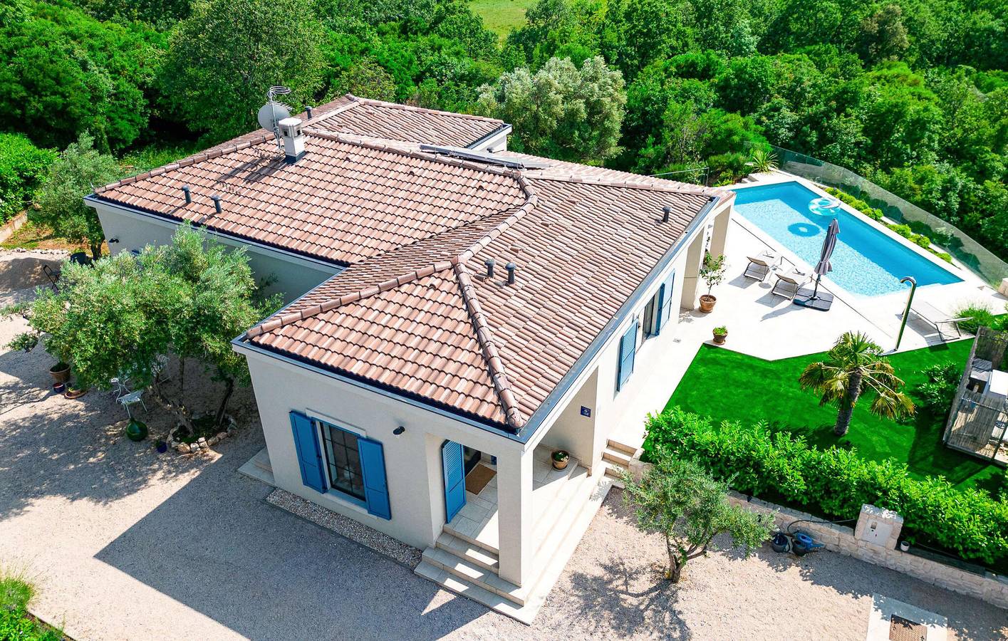 Apartment mit Meerblick, Pool, WLAN und Parkplatz in der Nähe des Strandes von Jert in Pinezici, Krk