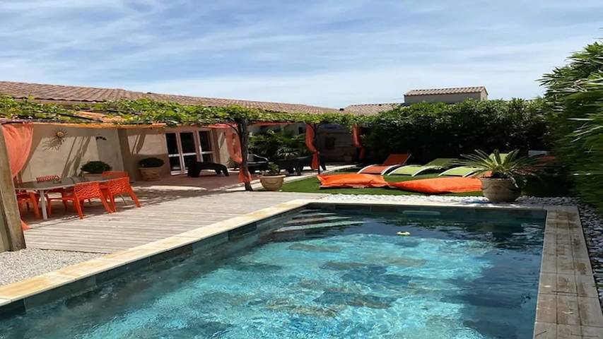 Location de vacances pour 6 personnes, avec piscine et terrasse à Tavel