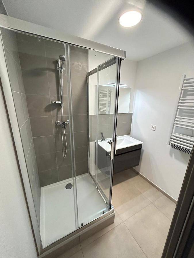 Appartement entier, One-Bedroom Apartment in Saint-Donat-sur-l'Herbasse, Région de Valence