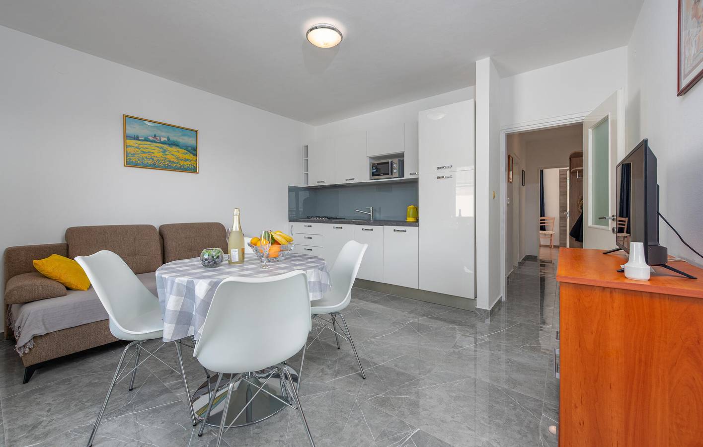 Ganze Ferienwohnung, Apartment am Meer mit Pool, Terrasse und Parkplatz in der Nähe des Strandes Pod Vruljom in Pakostane, Zadar