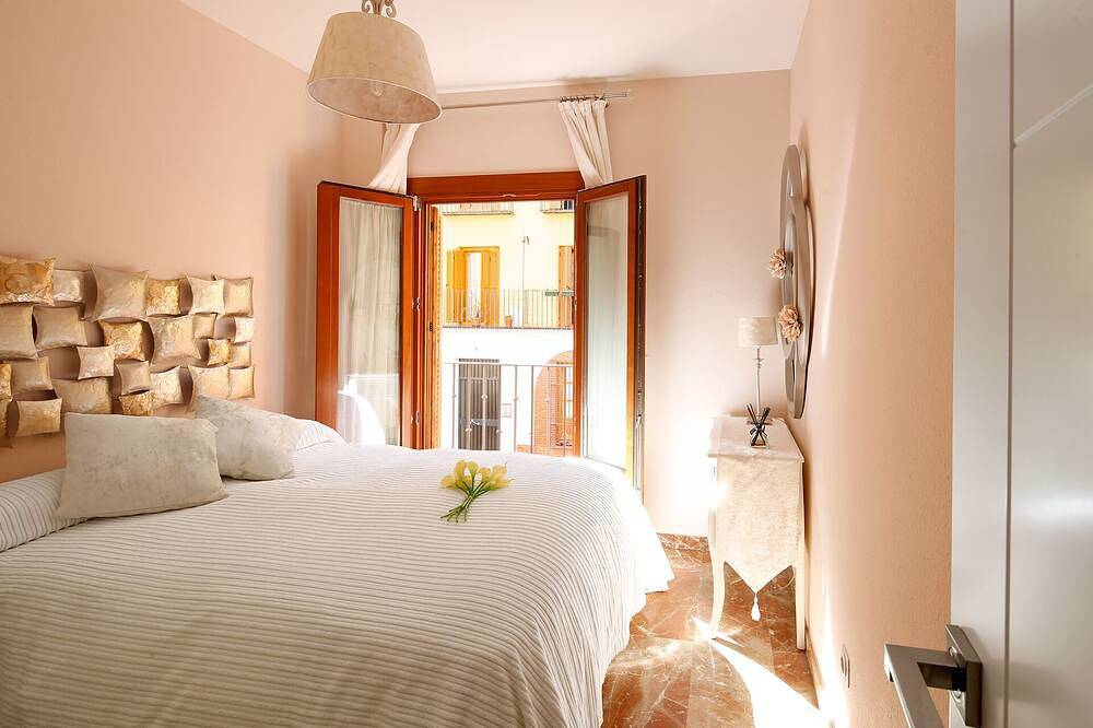 Apartamento entero, Santa Cruz. 3 dormitorios, 2 baños in Casco Antiguo, Sevilla