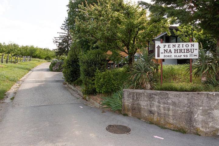 Location de vacances pour 2 personnes, avec jardin ainsi que vue et terrasse à Vipava - 3