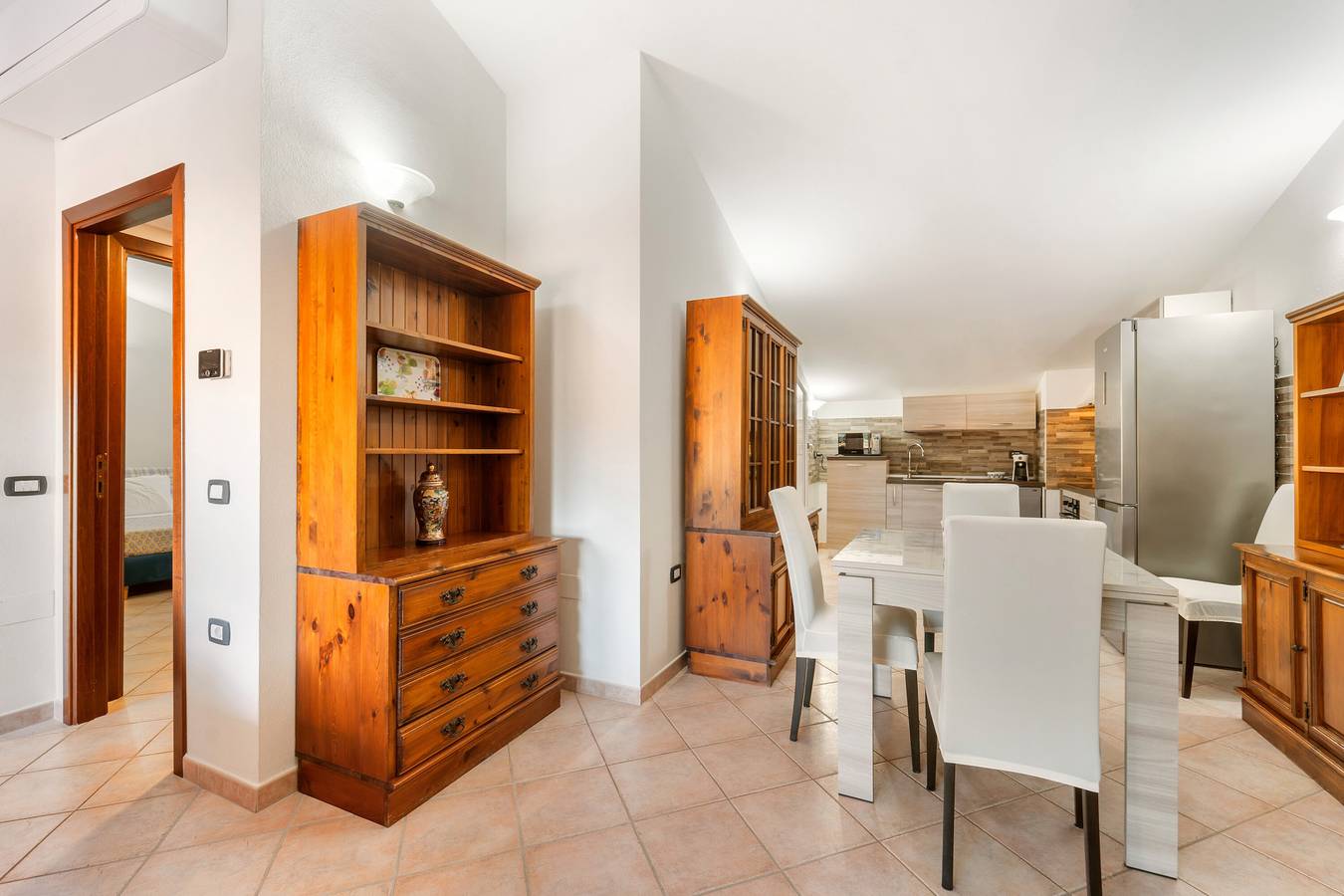 Apartamento entero, Apartamento 'Casa del Alcalde' con vistas a la montaña, terraza privada y aire acondicionado in Igrèsias/Iglesias, Iglesias
