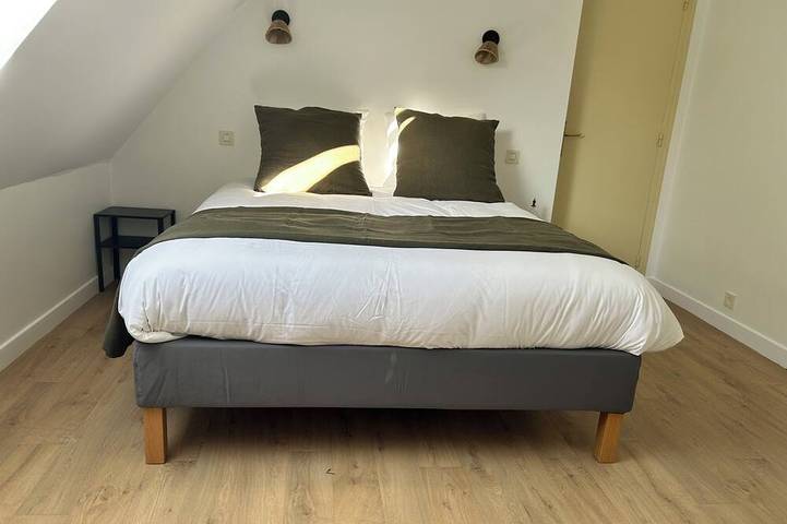 House that sleeps 14, 200 meters from the ramparts, the marshes, the beaches, and Brière in Guérande, Côte d'Amour