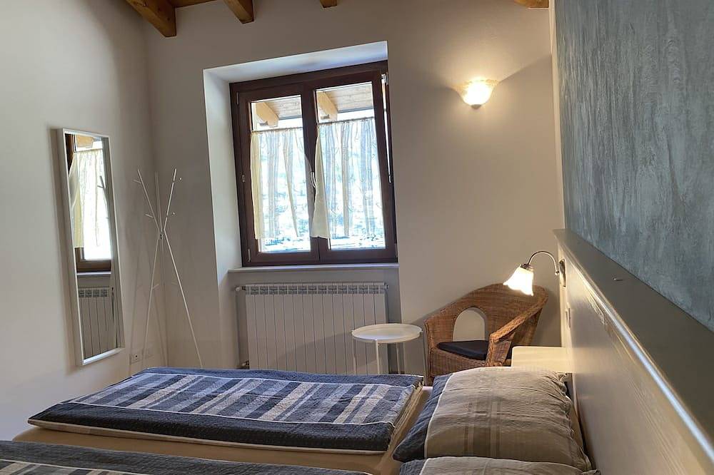 Geheel appartement, Villa Carlotta type C1, prachtig uitzicht, groot balkon, 300m van het meer, 4-5 personen. in Idro, Garda Bergen