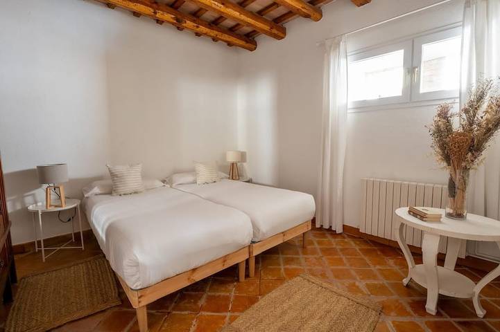 Gîte pour 6 personnes, avec jardin dans Peratallada - 3
