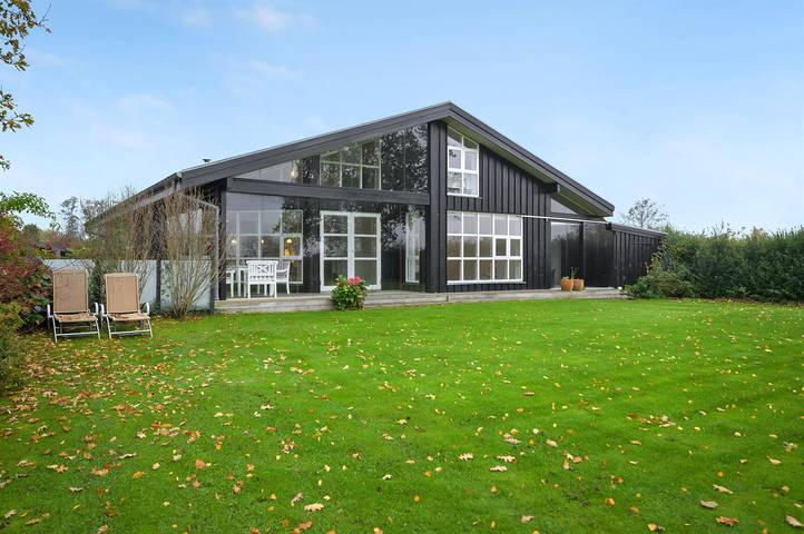 Ferienhaus für 9 Personen, mit Terrasse und Whirlpool sowie Garten - 1
