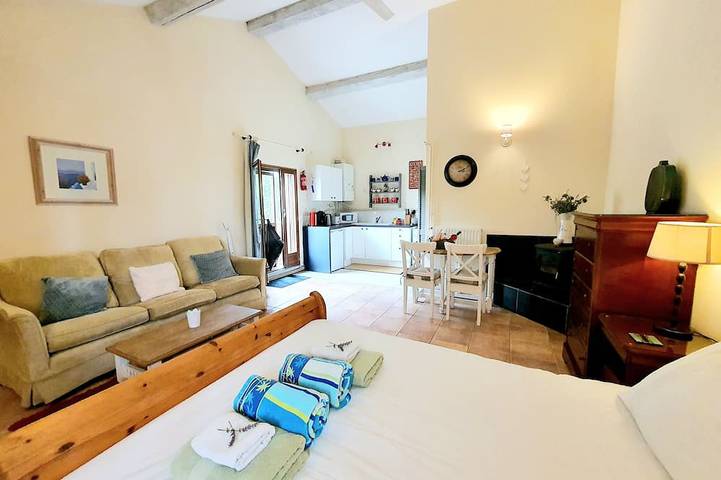 Appartement de vacances pour 2 personnes, avec piscine ainsi que terrasse et jardin