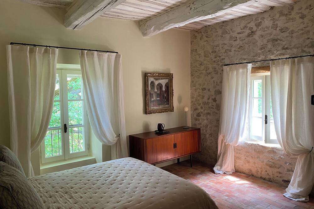 Wunderschöne Bastide in der Provence mit Swimmingpool, Tennisplatz und Jacuzzi in Céreste, Regionaler Naturpark Luberon