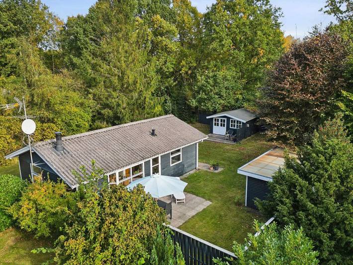 Ferieudlejning for 5 personer, med terrasse i Følle Strand