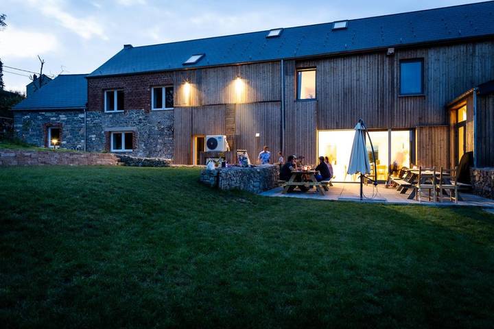 Location de vacances pour 22 personnes, avec jardin ainsi que vue et sauna à Couvin - 2