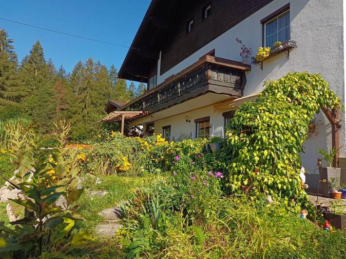 Ferienwohnung für 6 Personen, mit Balkon und Garten sowie Ausblick in Reutte