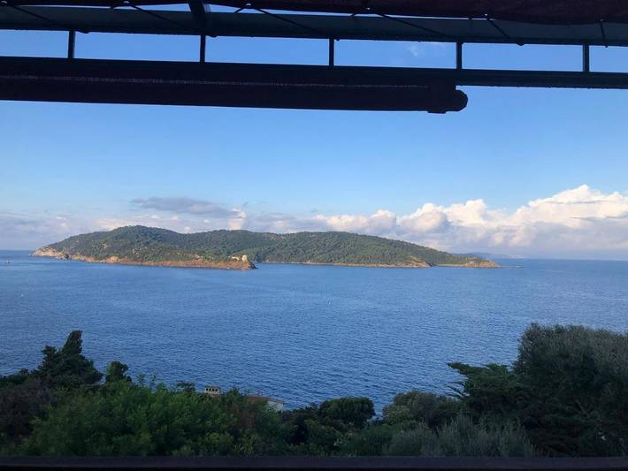 Location de vacances pour 2 personnes, avec piscine ainsi que vue et jardin dans Île du Levant - 2
