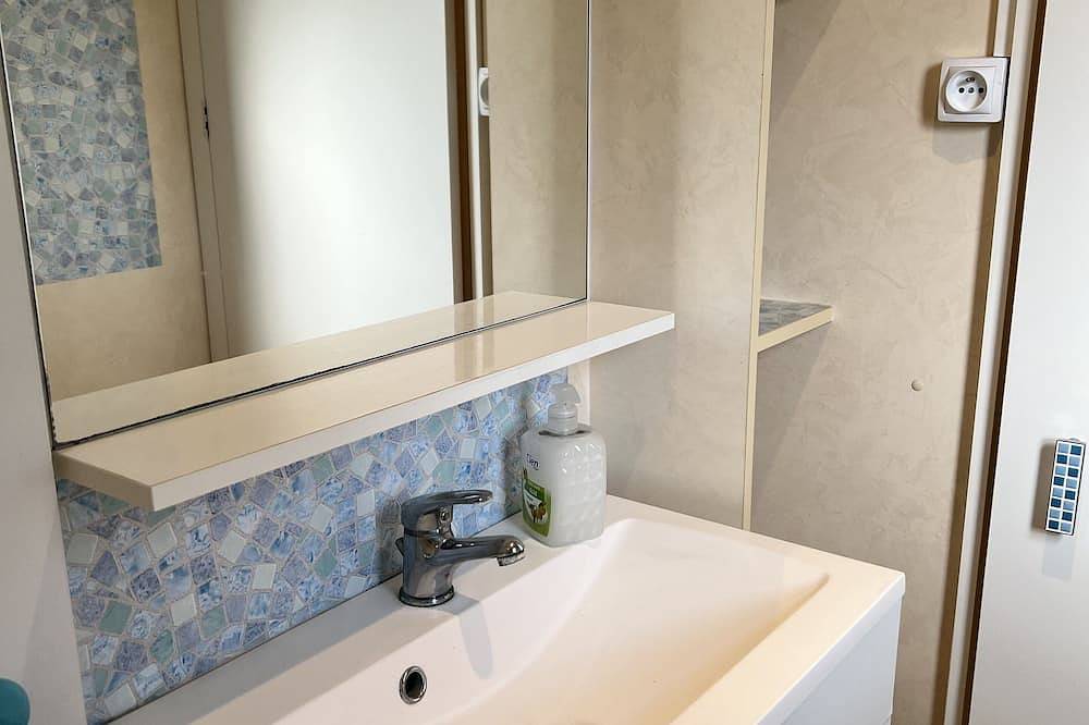 Bungalow Bleu in Roquebrune-sur-Argens, Draguignan Region