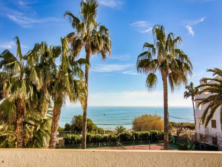 Gîte pour 4 personnes, avec piscine ainsi que terrasse et jardin, adapté aux familles à Alcossebre - 3