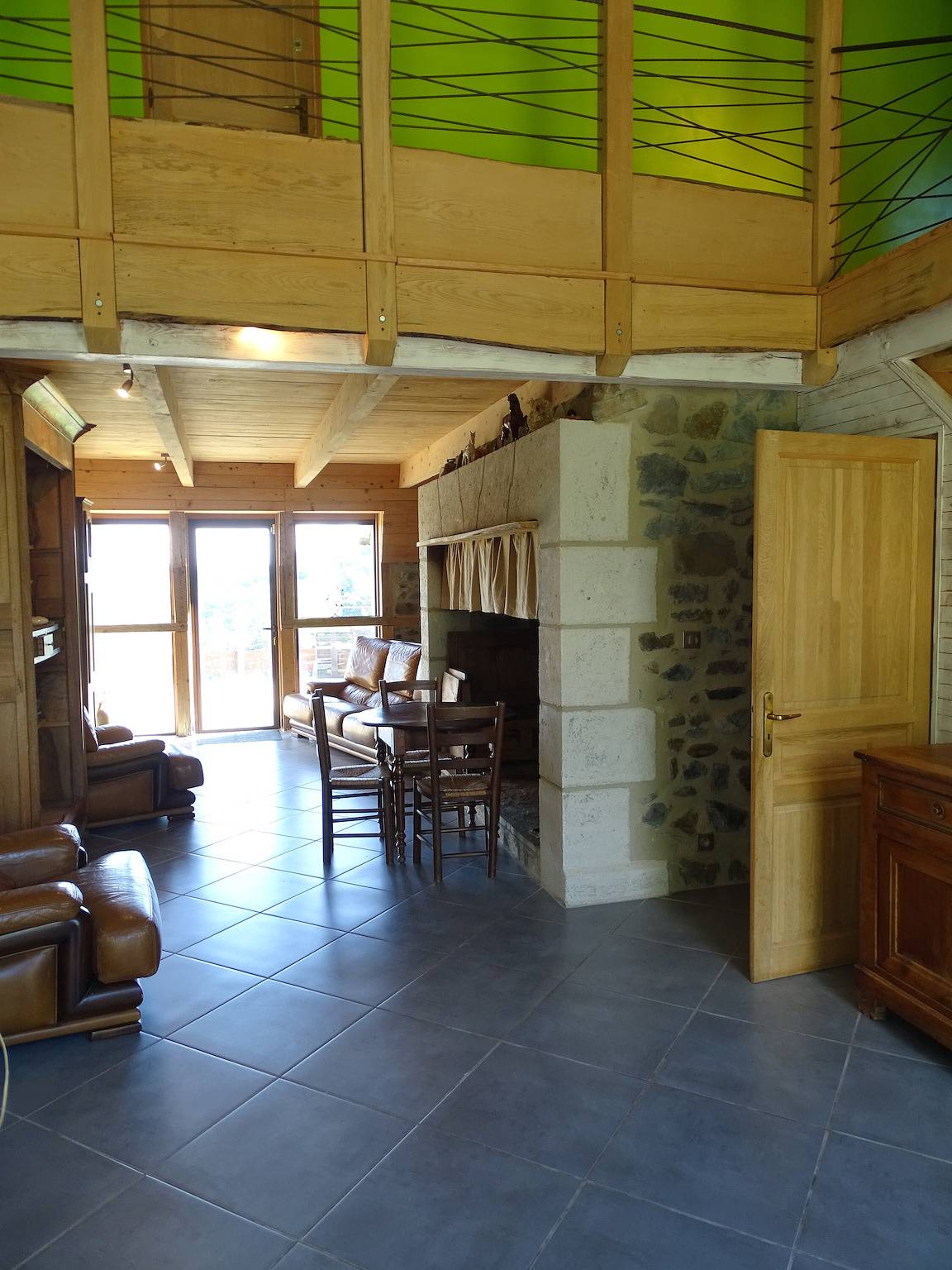 Maison de vacances 'La Monssendie' avec vue sur les montagnes, terrasse privée et Wi-Fi in Le Monteil, Parc naturel régional des Volcans d'Auvergne