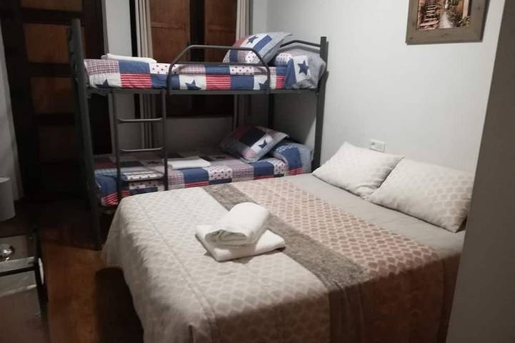 Chalet independiente con piscina privada y jardín con juegos al aire libre in Argamasilla de Alba, La Mancha