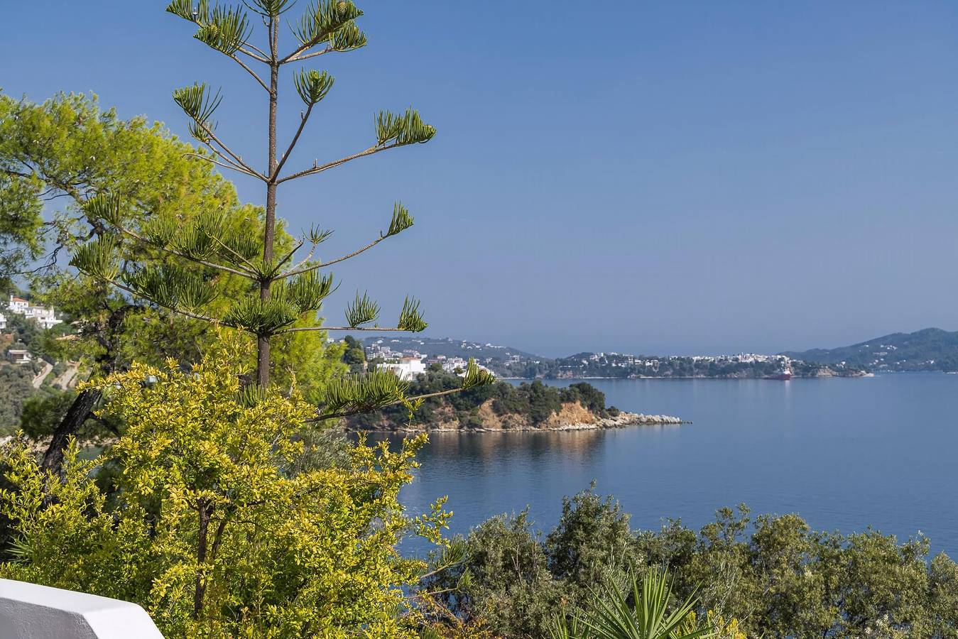 Super Luxury Skiathos Villa | Seven Stunning Bedroom Suites | Villa Daphne | Achliades in Achladias, Islas Espóradas