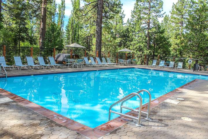 Vacation rental for 6 people, with balcony and pool as well as sauna in Kings Beach