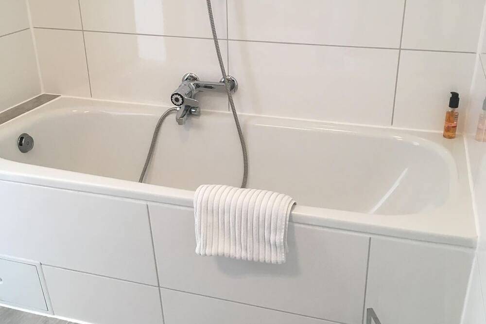 Geheel appartement, Der graue Salon - The gray salon - Old apartment with balcony in Annaberg-Buchholz, Ertsgebergte