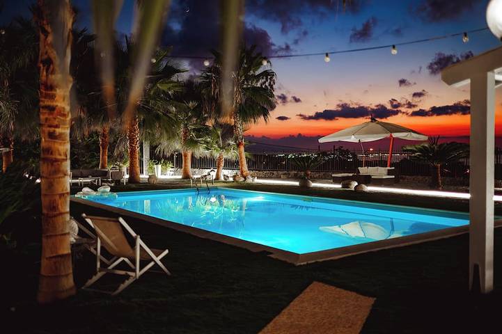 Villa con piscina per 2 persone, con idromassaggio e piscina nonché giardino in Provincia di Messina