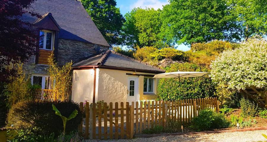 Maison de vacances pour 3 personnes, avec Terrasse et Jardin ainsi que Piscine et Vue à Guégon