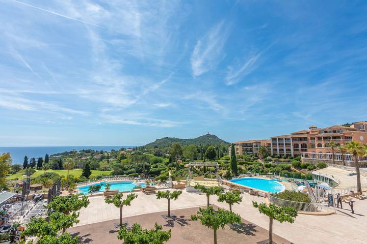 Gîte pour 4 personnes, avec balcon et sauna ainsi que jacuzzi et bassin pour enfant, animaux acceptés dans Massif de l'Esterel - 3