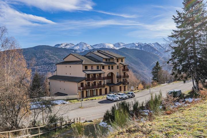 Entire studio, Studio "Cabine Ax Les 3 Domaines" in a Quiet Setting Near the Slopes in French Pyrenees