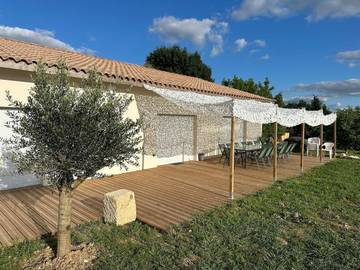 Gîte pour 12 personnes, avec terrasse à Thénac