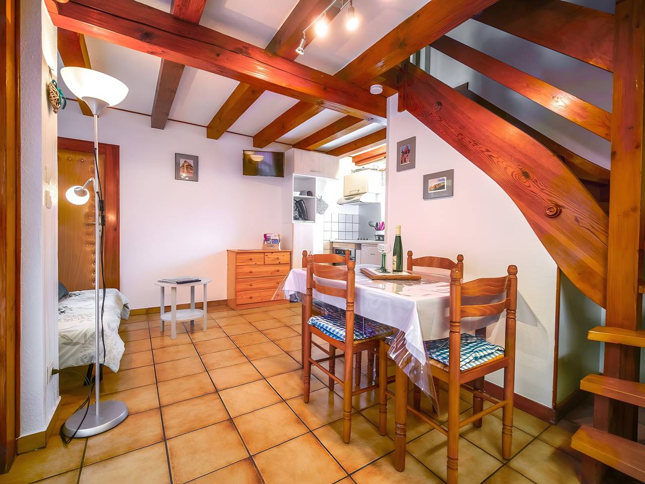 Gîte Riesling près de Colmar : Vue Montagne, Terrasse Privée et Wi-Fi in Kaysersberg, Parc naturel régional des Ballons des Vosges