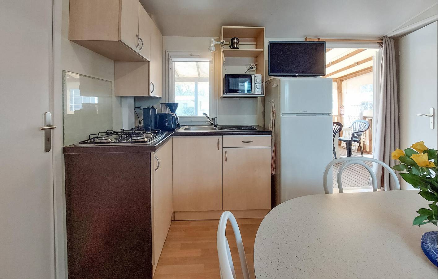 Acogedora casa móvil con piscina, jardín y WiFi, a 2,5 km de Plage de Beaumer in Carnac, Côte des Mégalithes