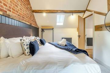 Log Cabin for 8 People in Shrewsbury, Shropshire, Photo 4