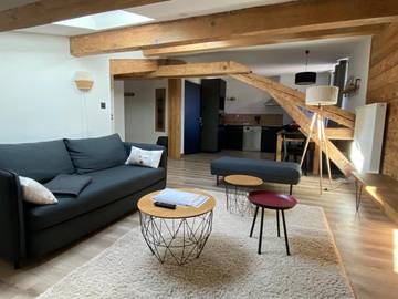 Gîte pour 10 personnes, avec sauna ainsi que jardin et vue à Sarcenas